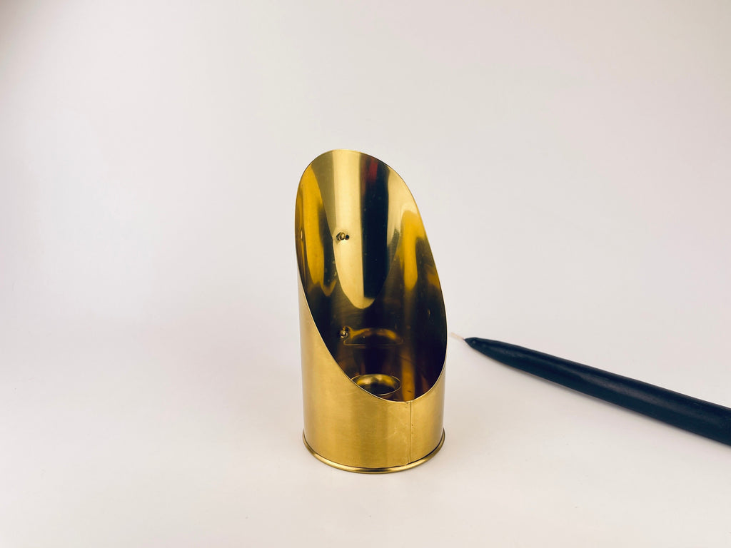Product image for 'vintage tall brass chamber stick candle holder aged attractive patina made in hong kong' (view 2e53d6)