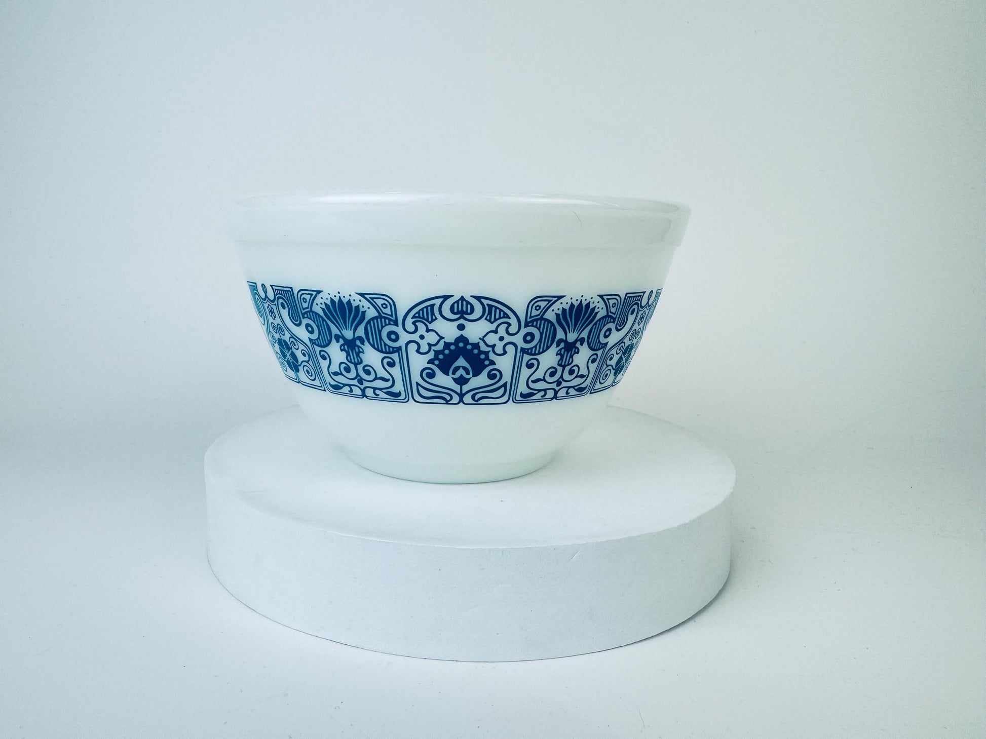 Product image for 'vintage horizon blue pyrex round mixing bowls 401 402 made in usa sold separately' (view 2b2a25)