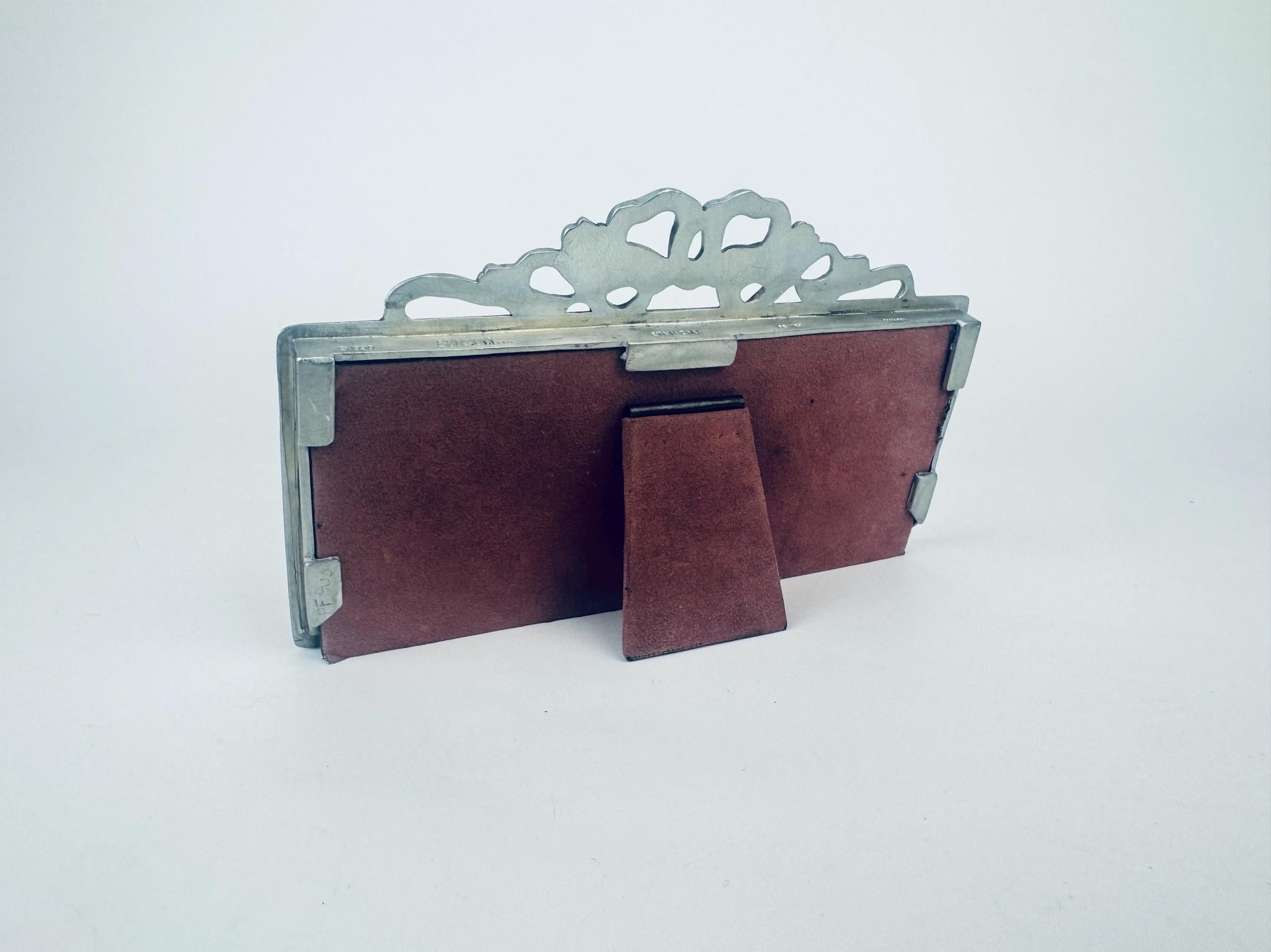 Product image for 'vintage pewter silver floral bow tabletop trio picture frame made in canada' (view e10091)