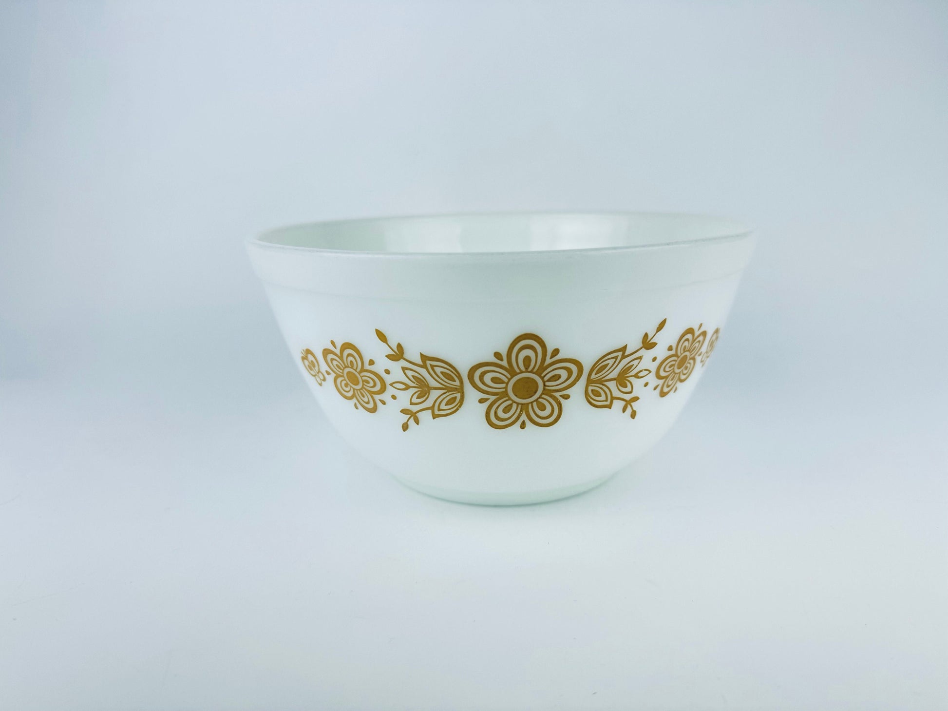 Product image for 'vintage white gold butterfly gold pyrex mixing bowl 402 1 5 qt 1 5 l' (view 810ec8)