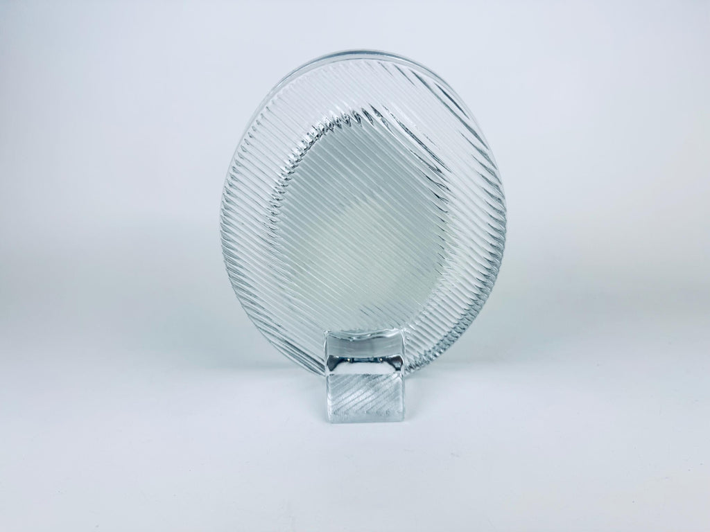 Product image for 'vintage oval heavy glass tabletop picture frame 3 x 4 25 made in japan by mikasa' (view 54c800)