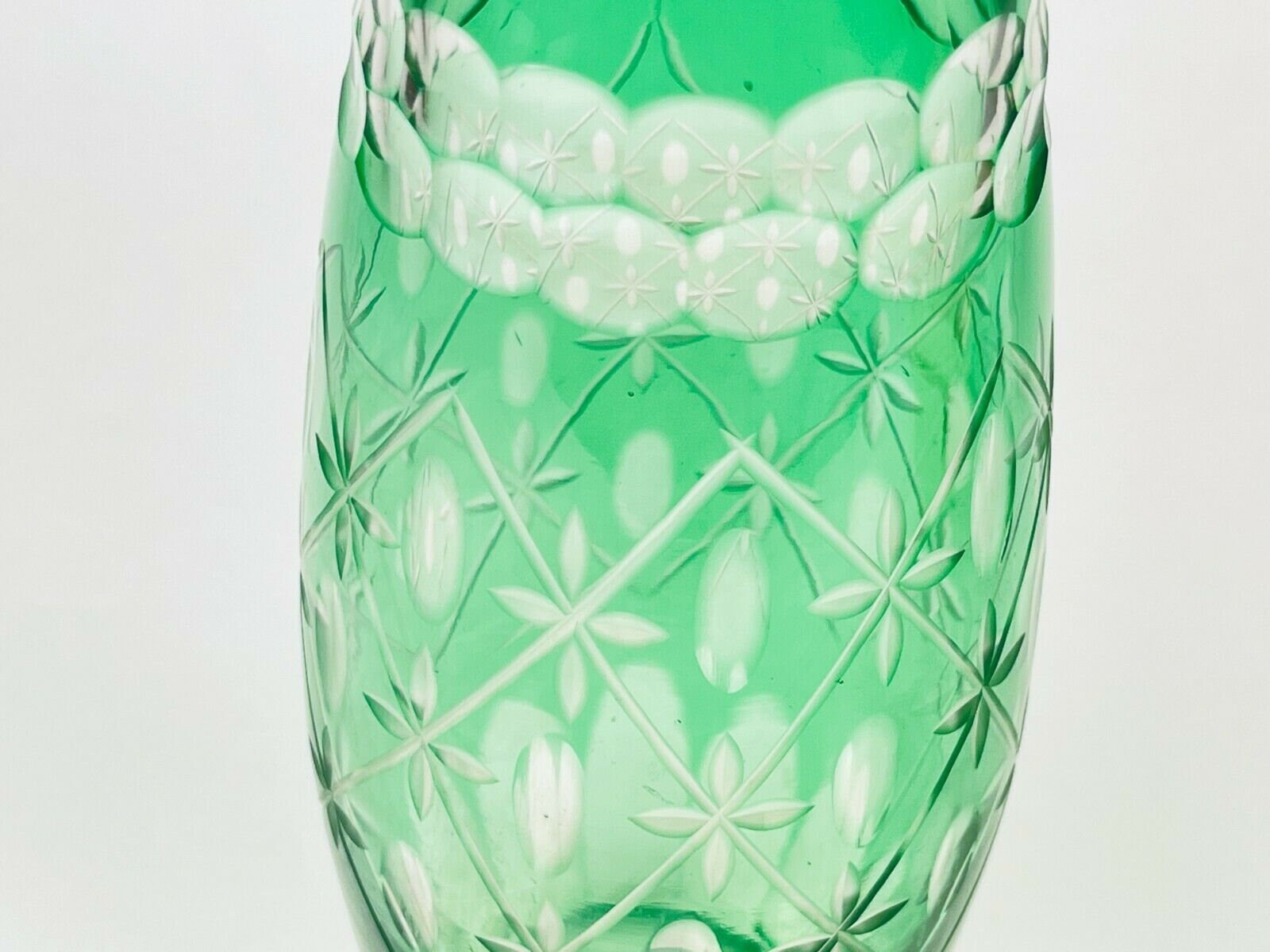 Product image for 'vintage etched green crystal glass vase boho star oval pattern' (view 93210a)