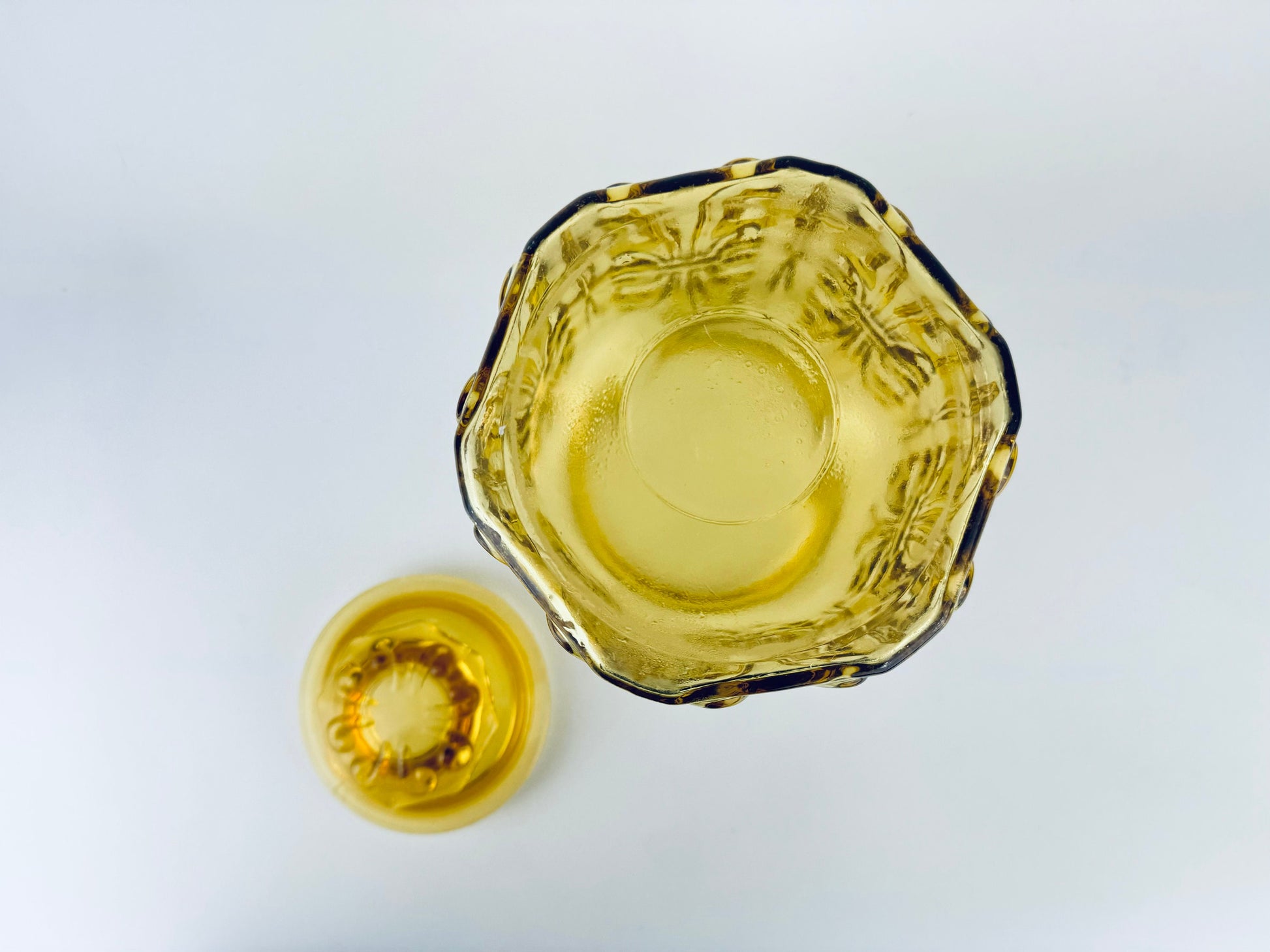 Product image for 'vintage federal glass amber scroll pattern lidded apothecary jar made in usa' (view 3a02c8)
