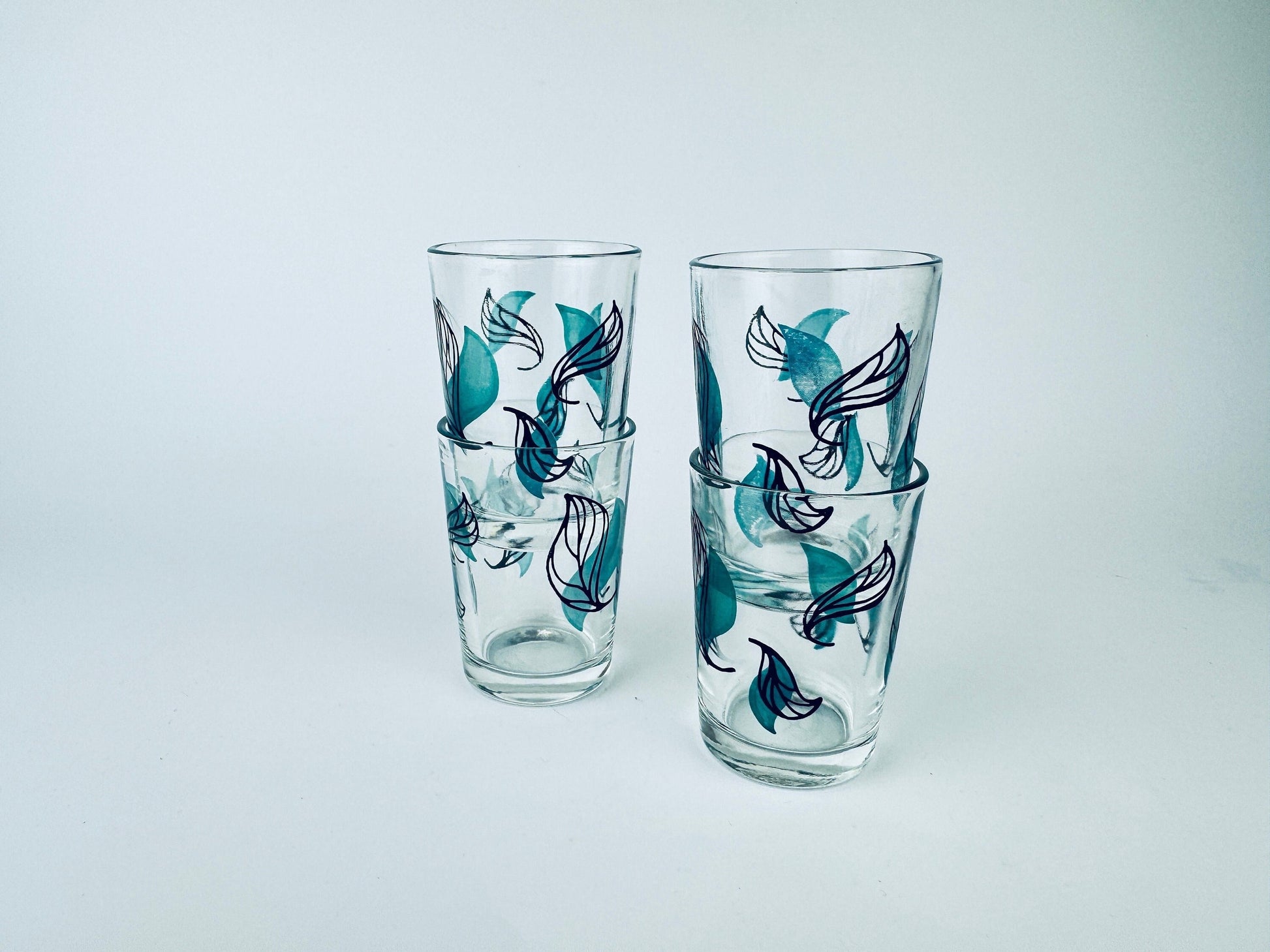 Product image for 'vintage mcm green black foliage leaf shot glasses set of four 4 england made' (view 8da81f)