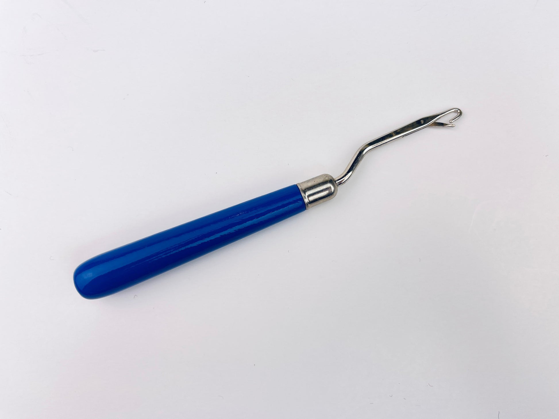 Product image for 'vintage shillcraft readicut rug yarn latch tool blue handle made in england' (view 1a5efa)