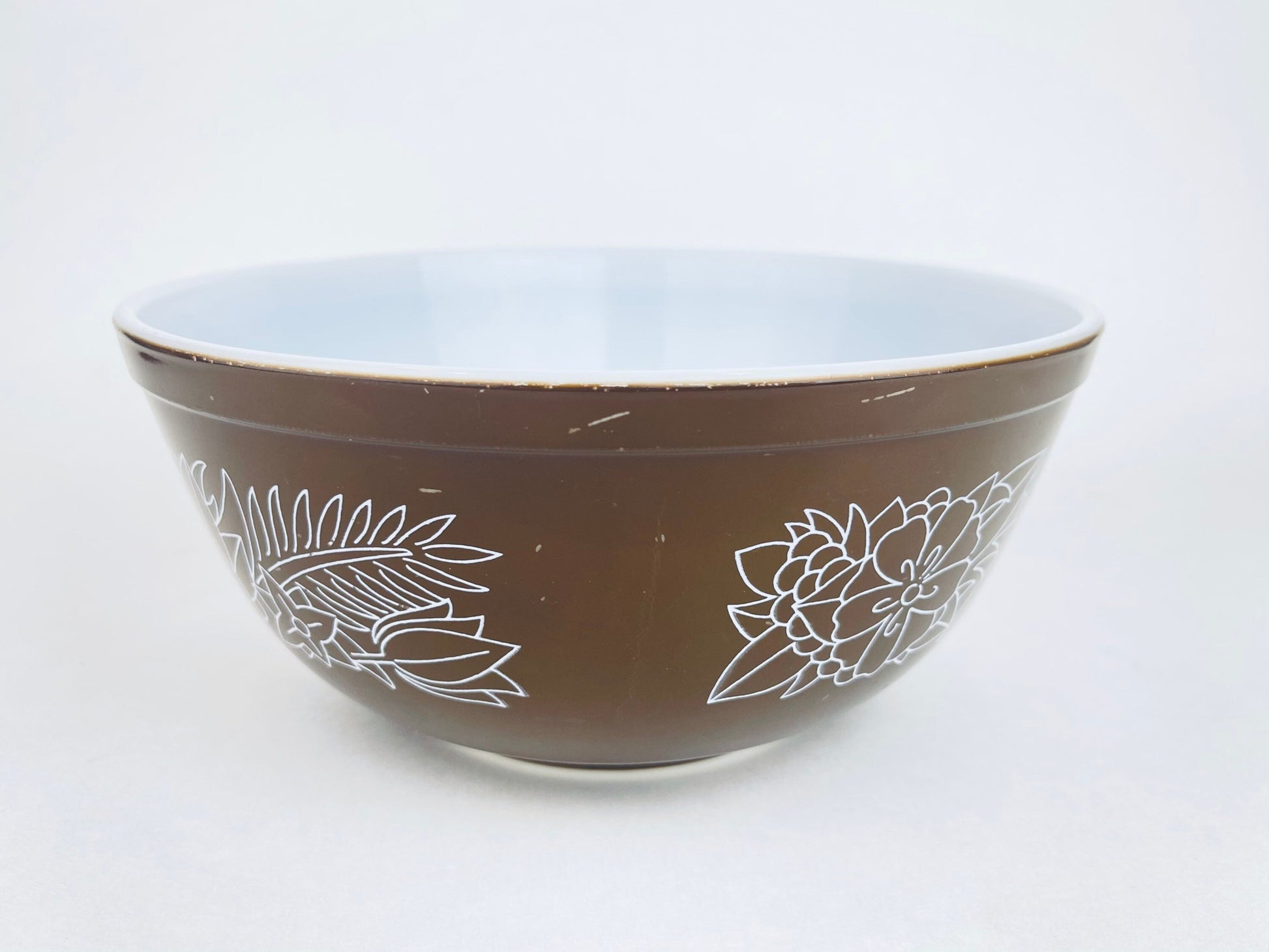 Product image for 'vintage woodland pyrex mixing bowl 403 2 1 2 l 2 1 2 qt' (view c772c9)