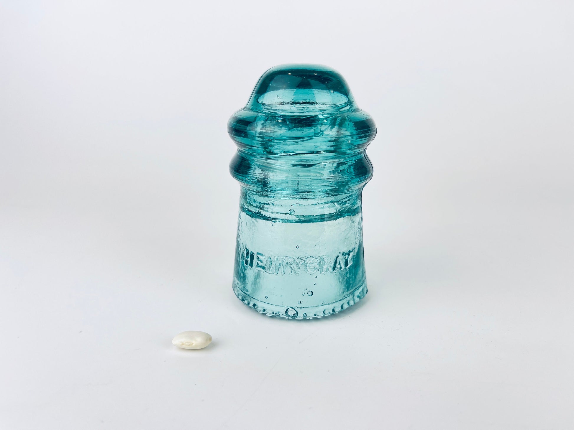 Product image for 'vintage hemingray aqua marine glass insulator glass paperweight' (view acca9d)