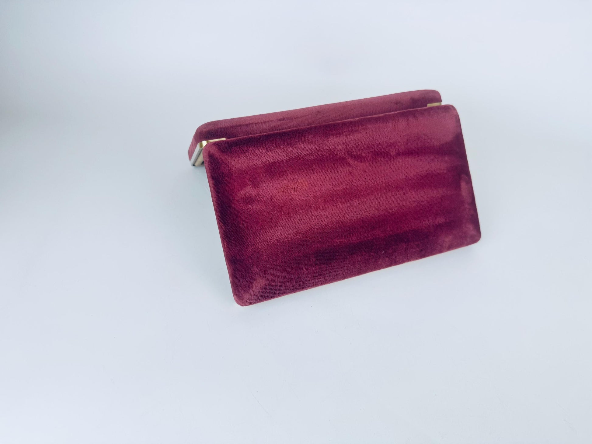 Product image for 'vintage 1980s mauve crushed velvet jewellery travel box with mirror' (view 490b2d)