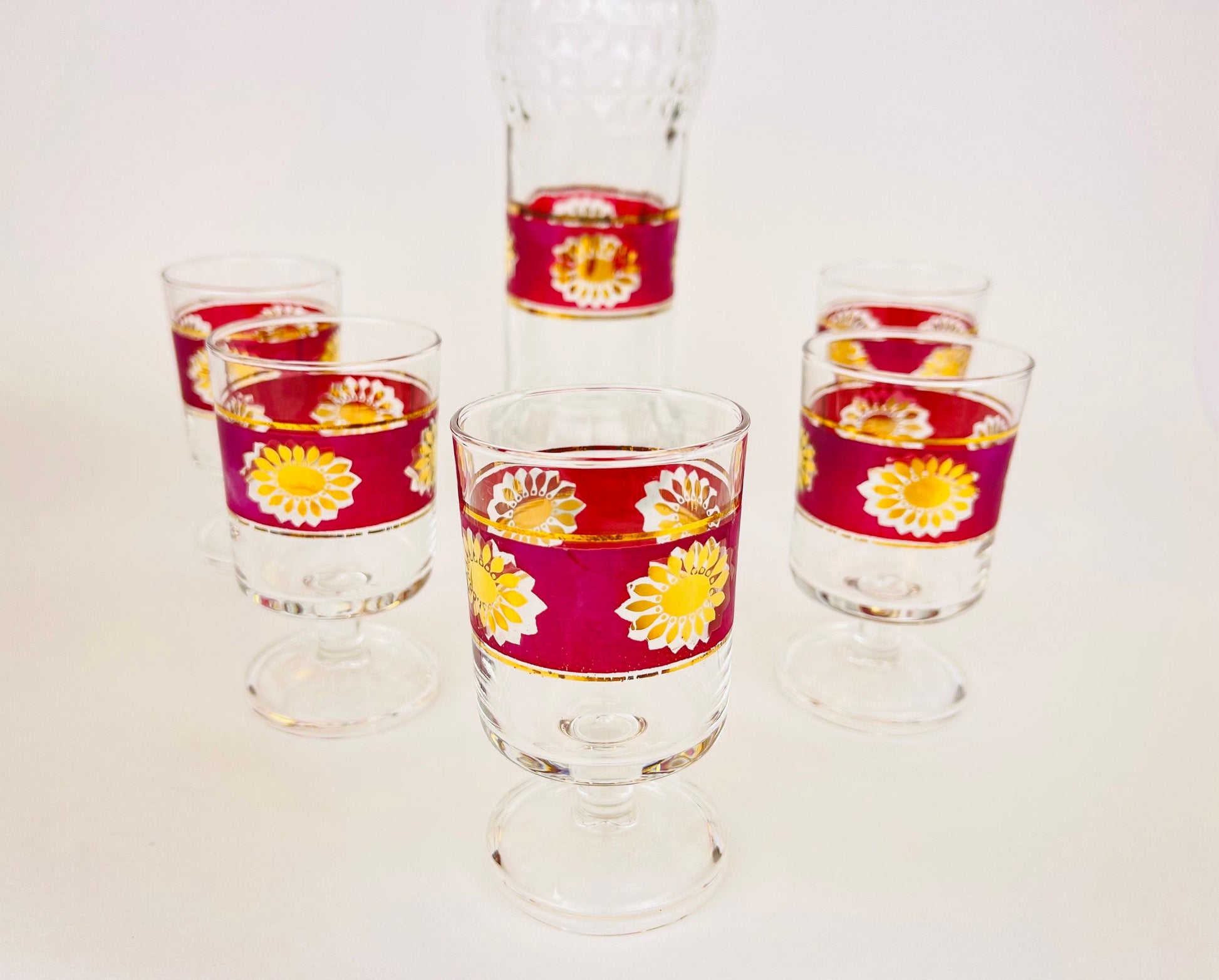 Product image for 'vintage luminarc aperitif decanter set 5 purple sunburst glasses decanter french barware' (view 3d928b)