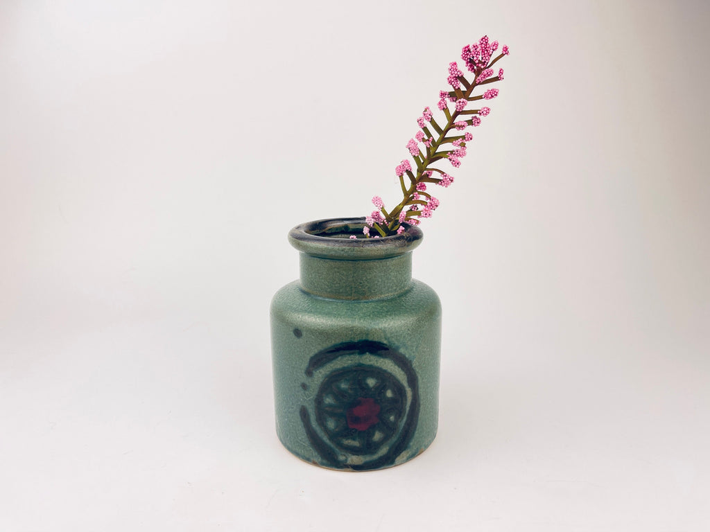Product image for 'vintage hand painted mcm green geometric star bud vase made in japan' (view da65ad)
