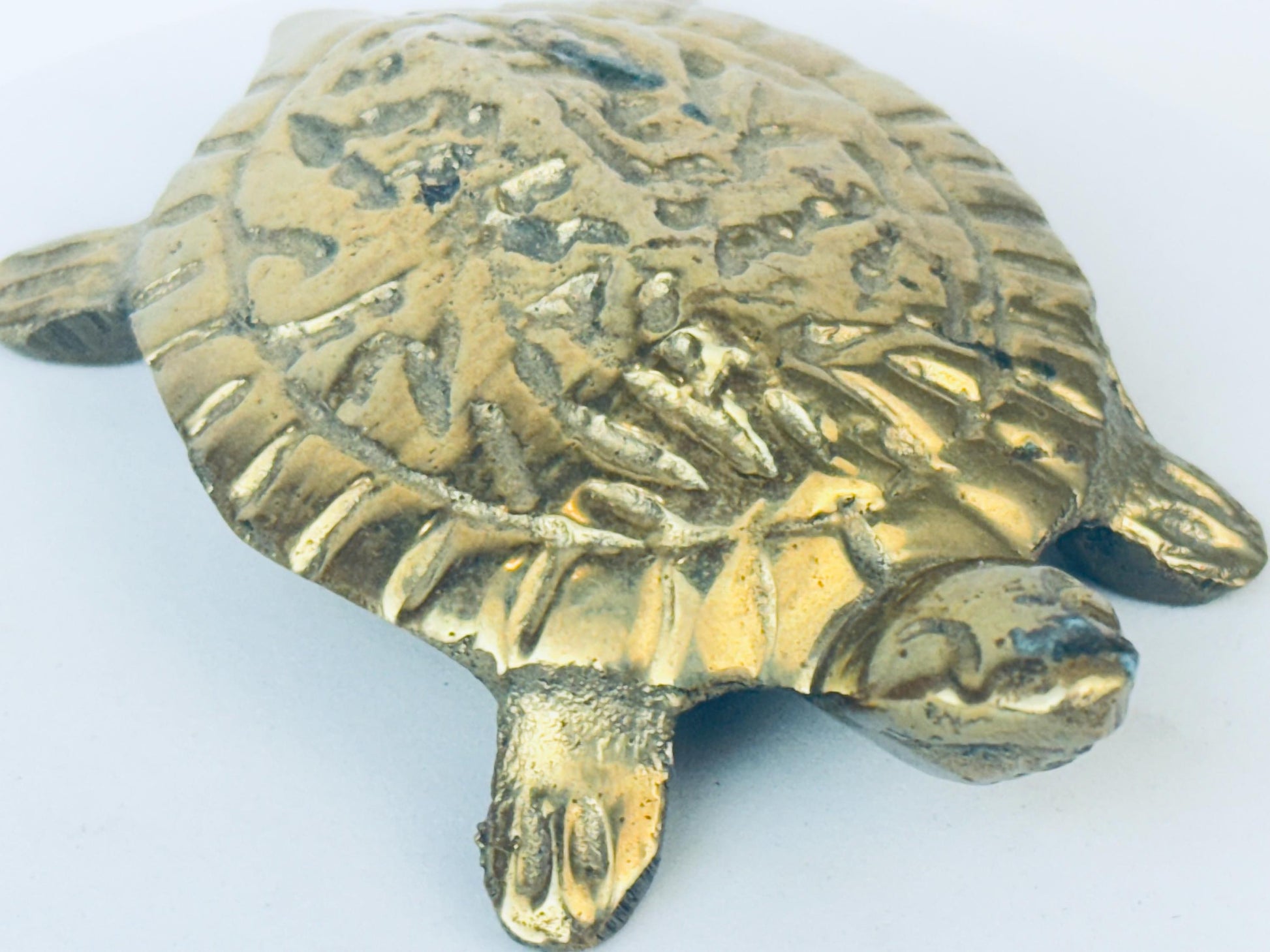 Product image for 'vintage solid brass turtle figurine paperweight attractive aged metal patina' (view 4a60da)
