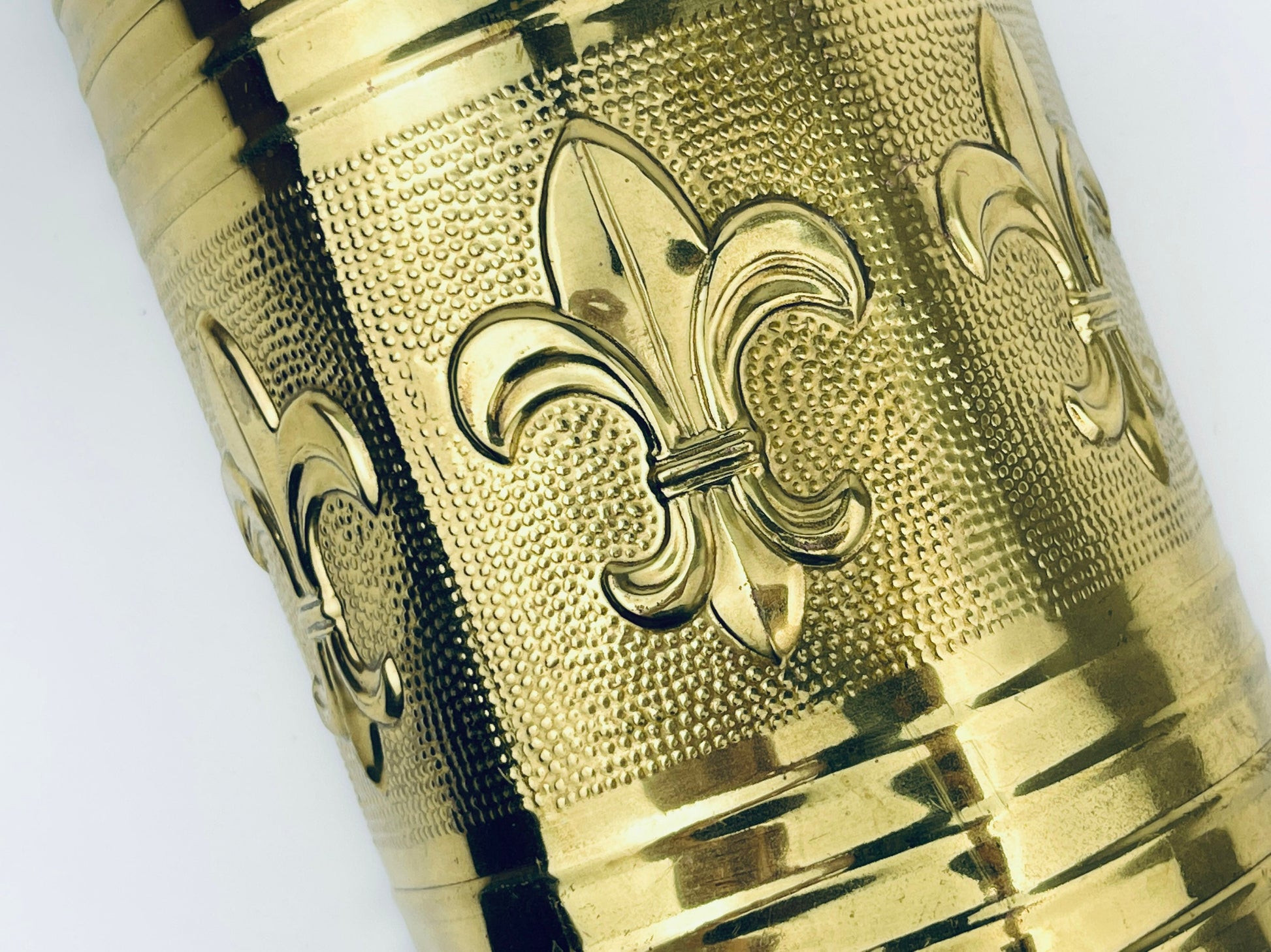 Product image for 'vintage brass fleur de lis match holder wall pocket attractive aged metal patina made in japan' (view f844c0)