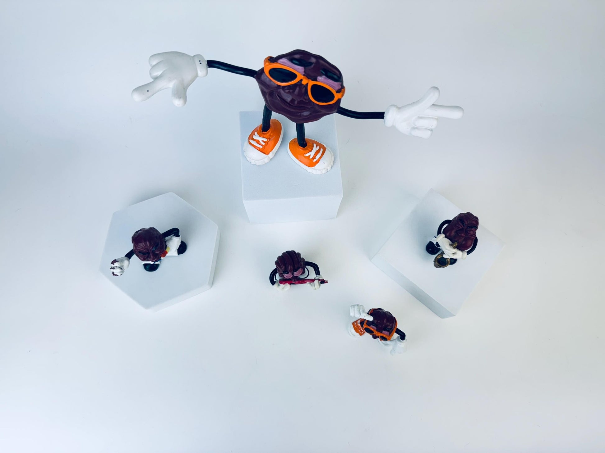 Product image for 'vintage california raisins figurines sold separately' (view 314aa6)