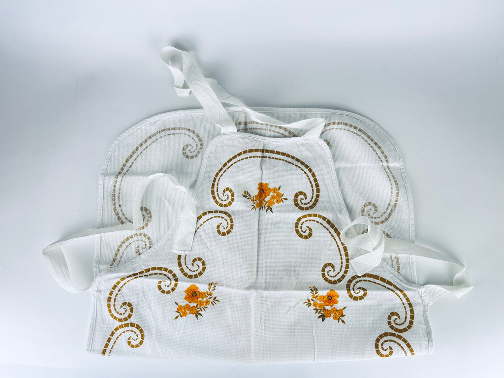 Product image for 'vintage white orange floral print full apron' (view de98d0)