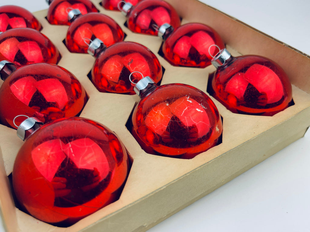Product image for 'vintage red glass christmas tree ornaments set of twelve 12 american made by holly ornaments' (view c89a86)