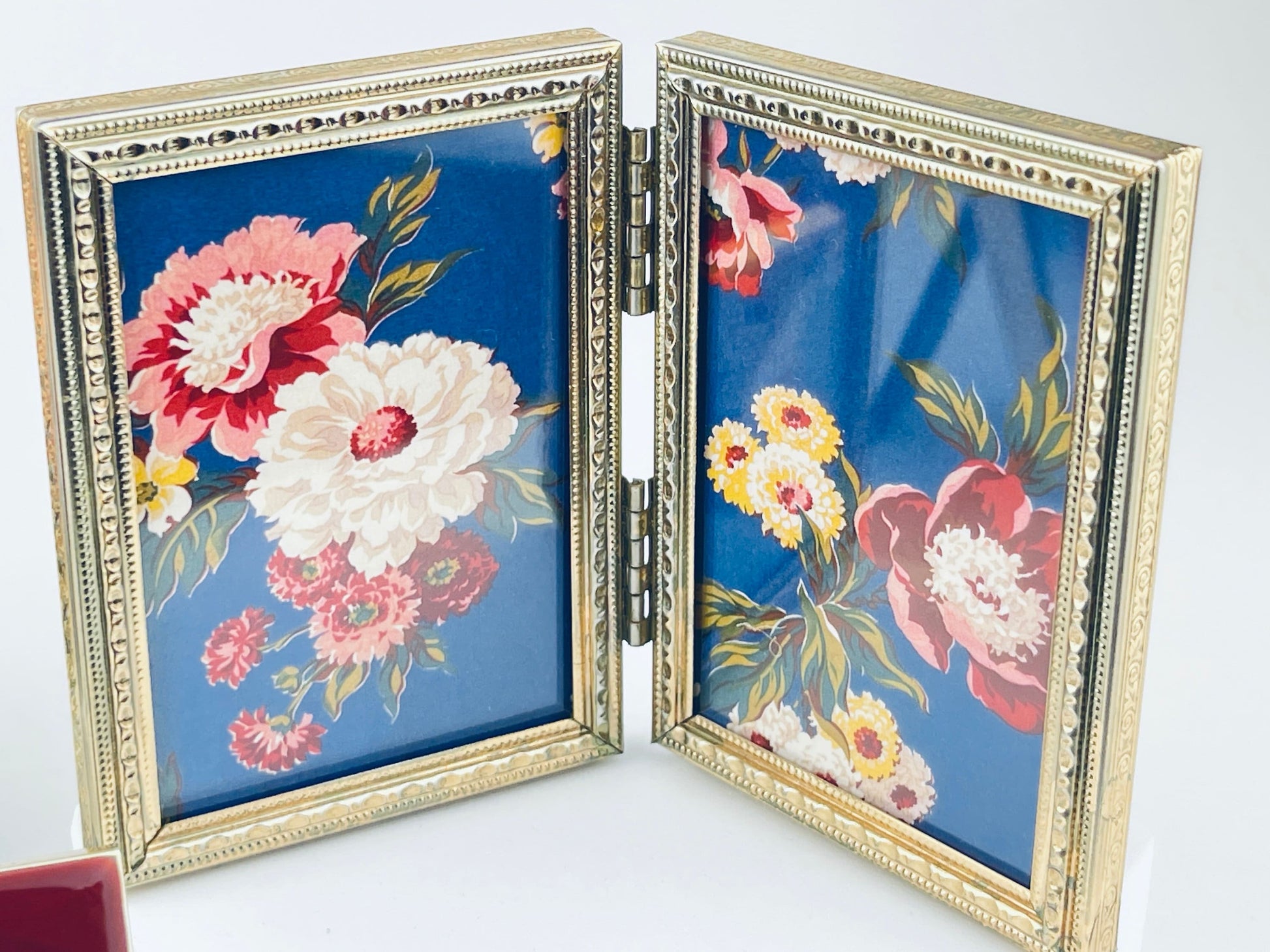 Product image for 'vintage gold metal picture frames small mini size attractive aged metal patina sold individually' (view 97ad41)