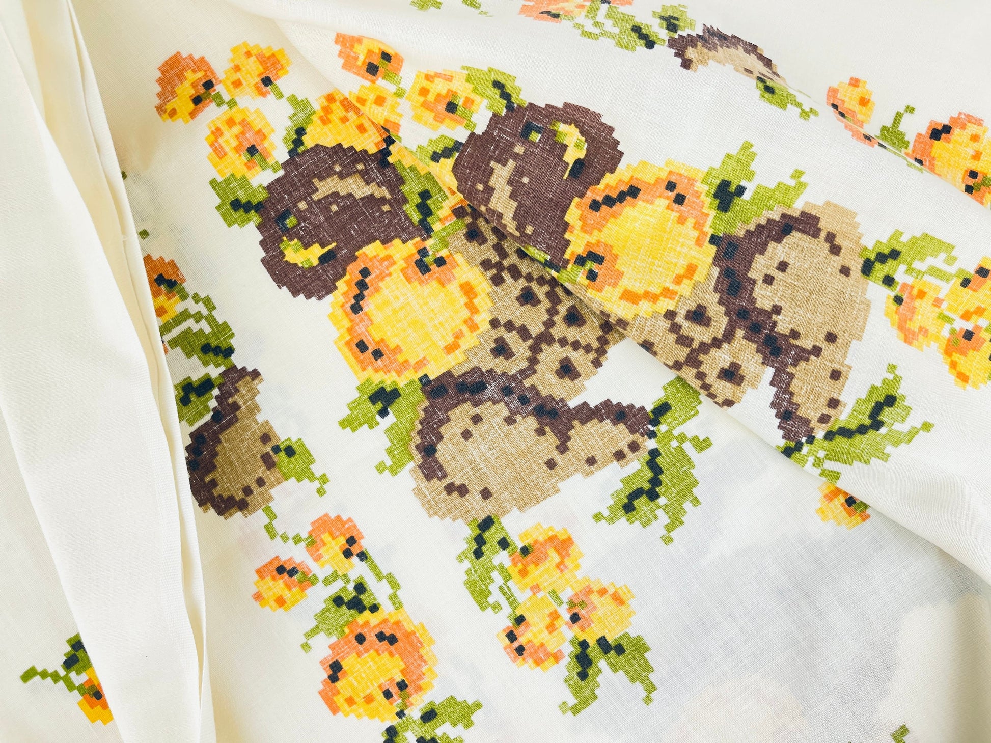 Product image for 'vintage 1960s pixel fruit tablecloth tropical retro kitchen linen' (view e2b43e)
