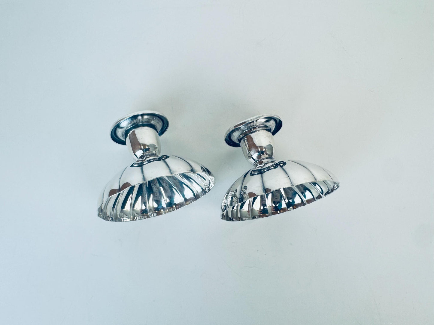 Product image for 'vintage oneida silver plated copper candlestick holders set of two' (view 88a77d)