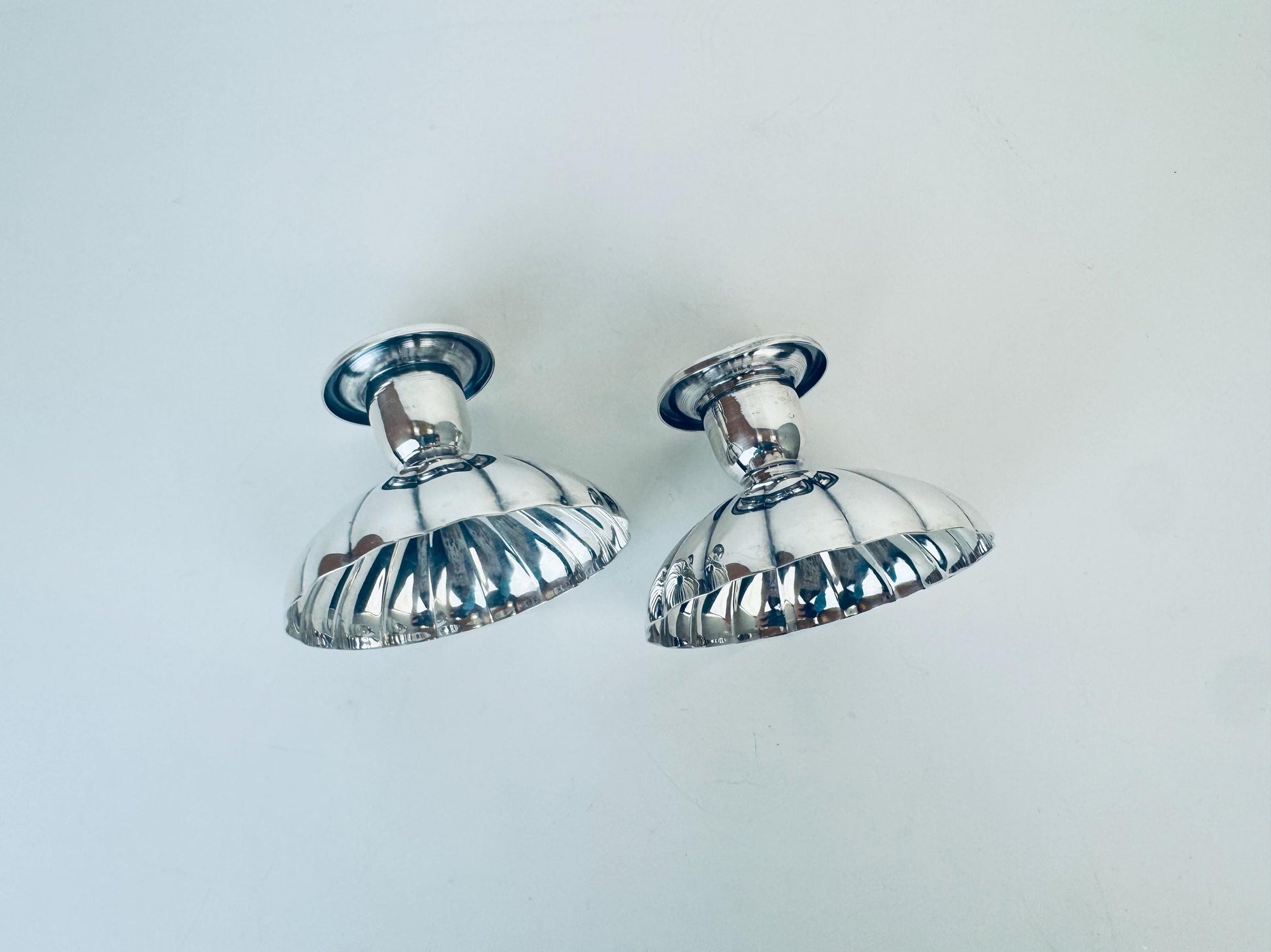 Product image for 'vintage oneida silver plated copper candlestick holders set of two' (view 88a77d)