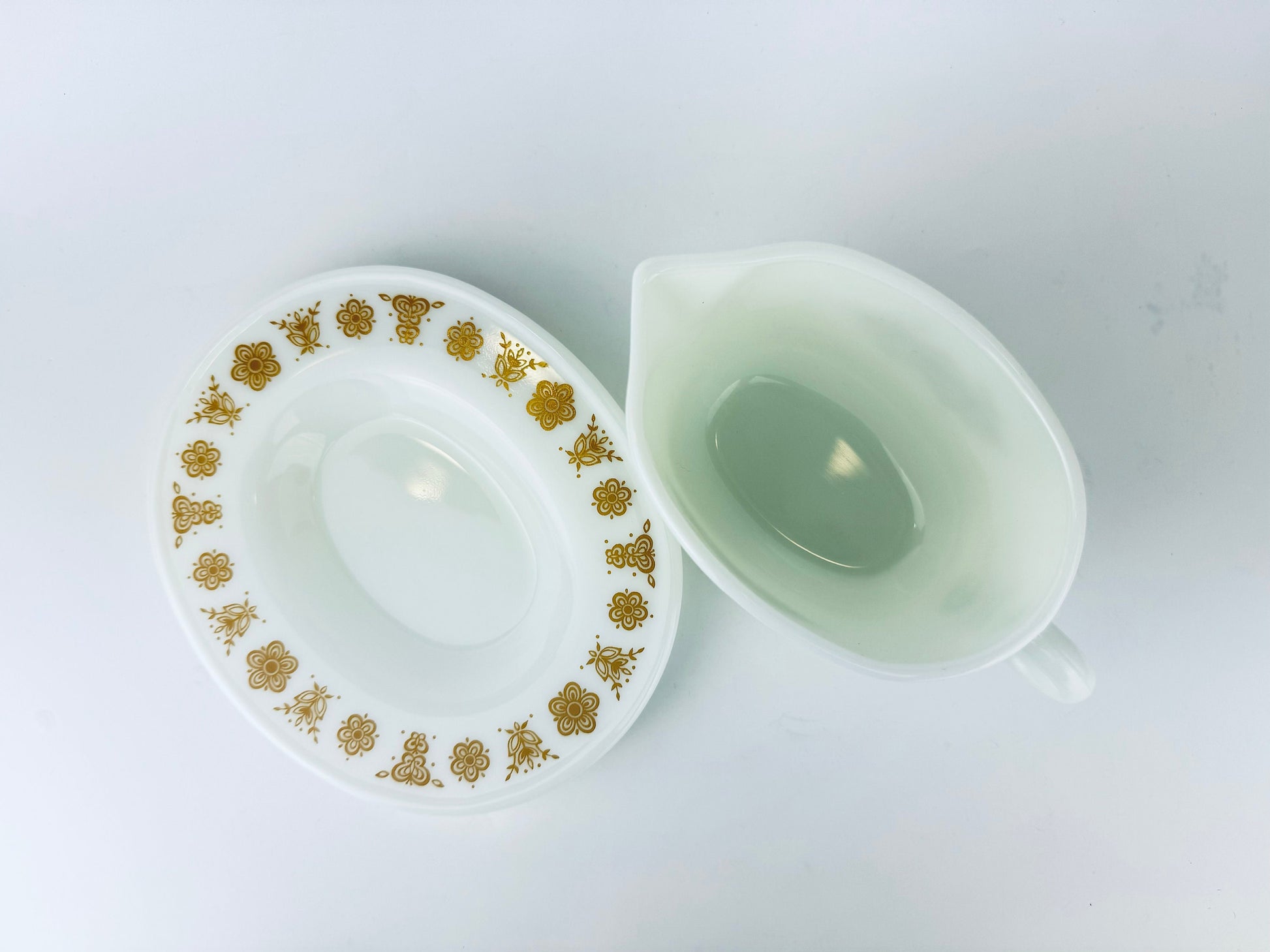 Product image for 'vintage pyrex butterfly gold pattern gravy boat sauce dispenser 77 b u gregory mirow design' (view 9986d1)