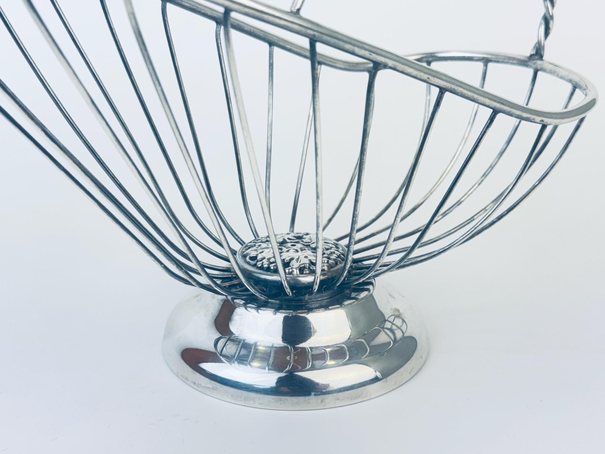 Product image for 'vintage ornate silverplated wine bottle basket caddy grape leaf motif made in italy' (view a1f241)
