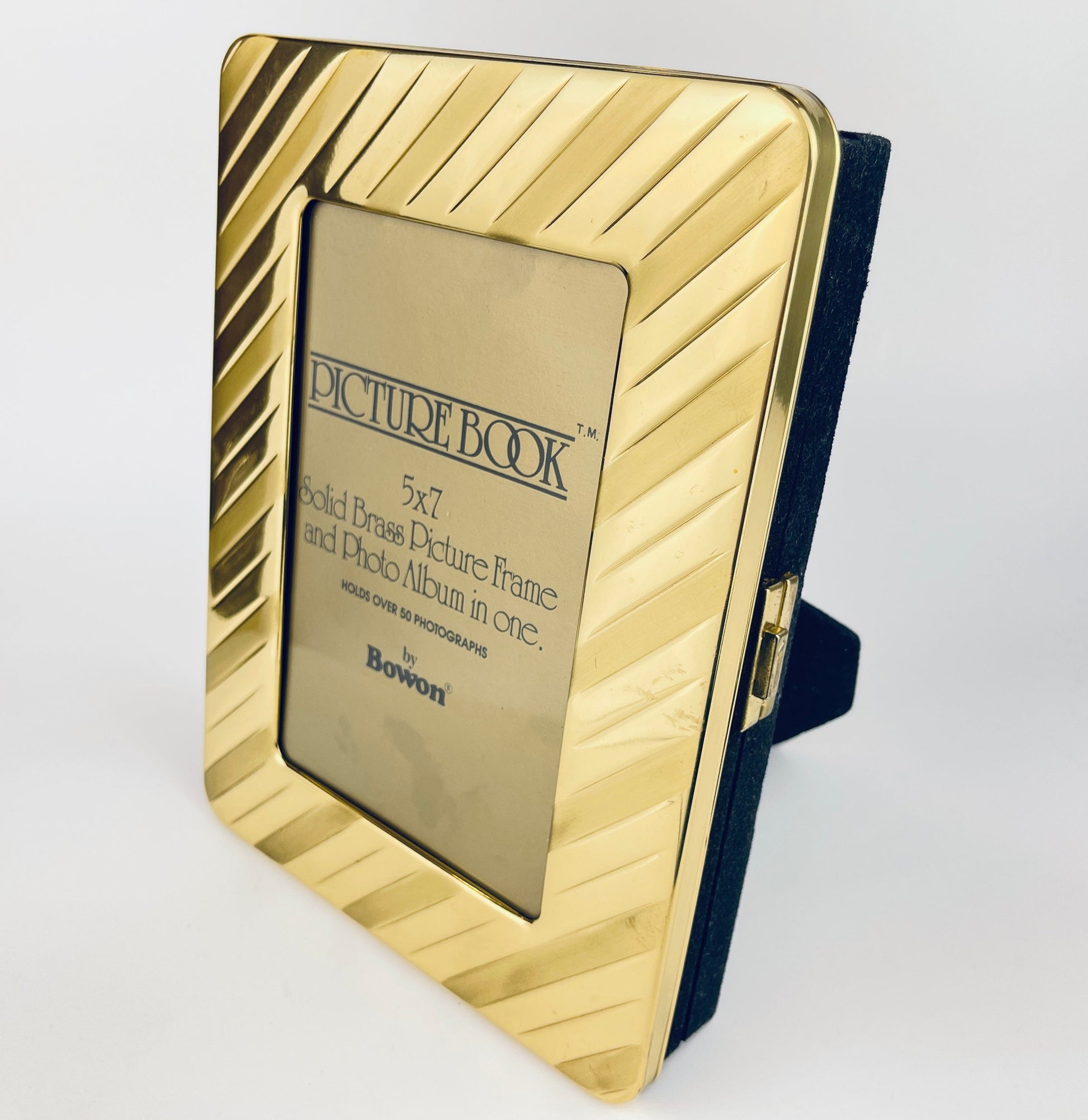Product image for 'vintage brass tabletop picture album frame made in korea' (view 35638c)