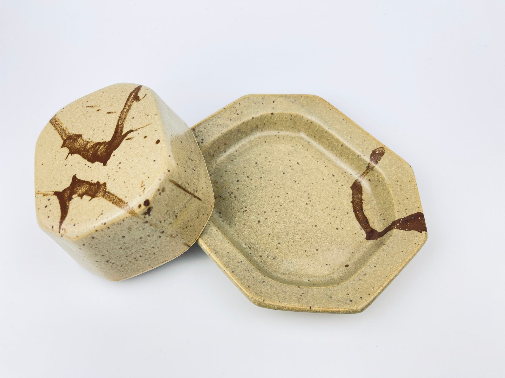 Product image for 'vintage brown speckle stoneware butter cheese dish alan grout ag pottery' (view 853eae)