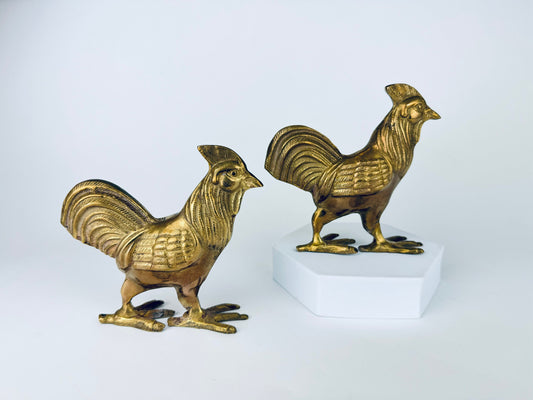 Product image for 'vintage solid brass rooster figurines attractive aged metal patina set of two 2 farmhouse kitchen decor' (view e60e19)