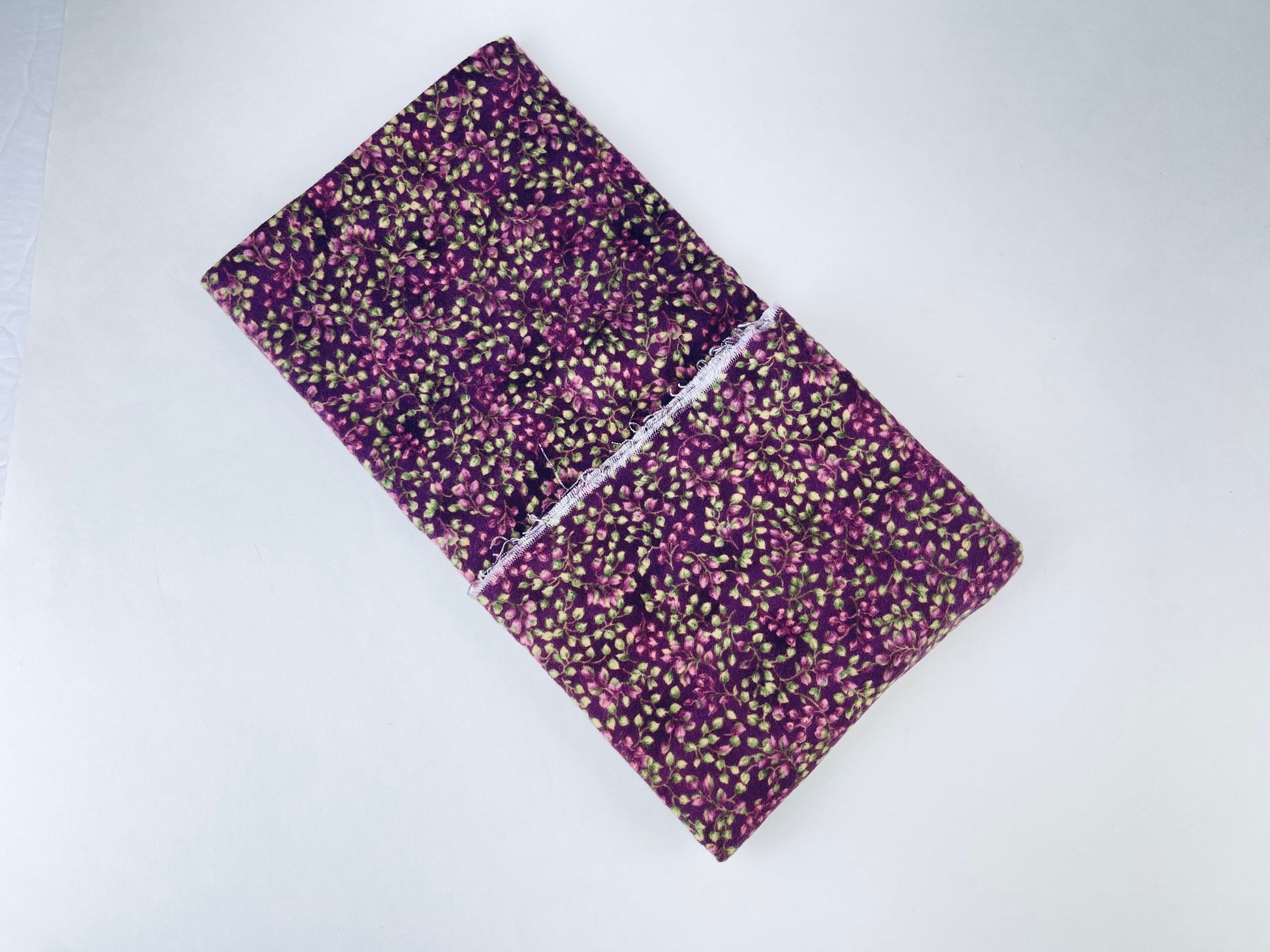 Product image for 'vintage soft purple pink floral pattern fabric 39 x 41' (view 1deb08)