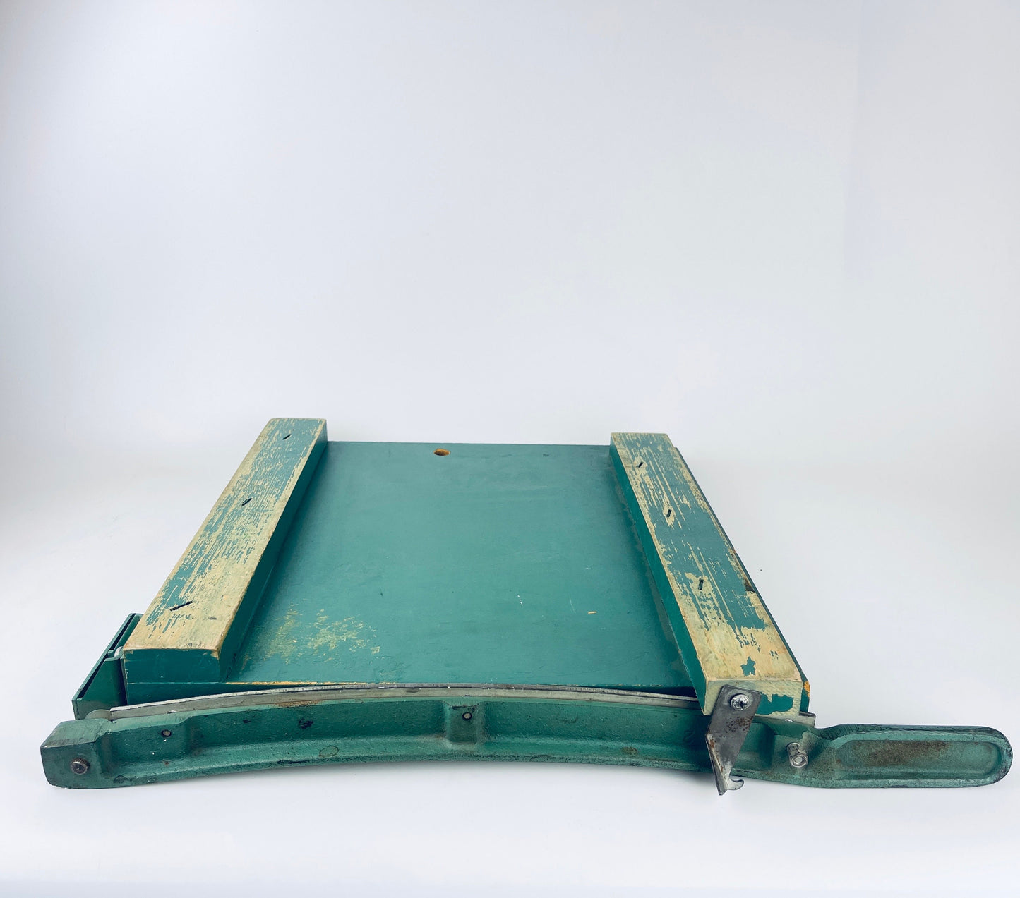 Product image for 'vintage wood metal paper cutting board guillotine premier photo materials co chicago usa' (view ab3e48)