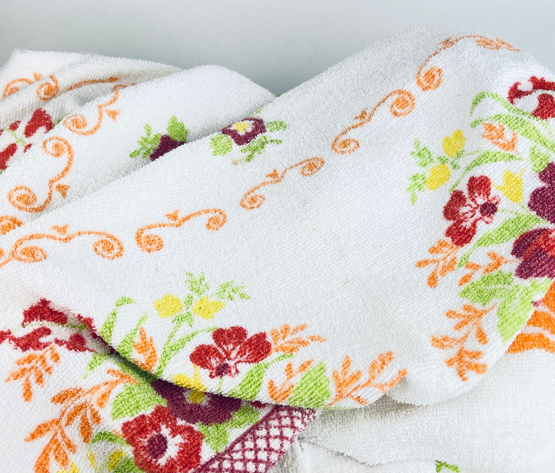 Product image for 'vintage floral beach towel blanket 100 loop cotton 49 x 59' (view 6f252c)