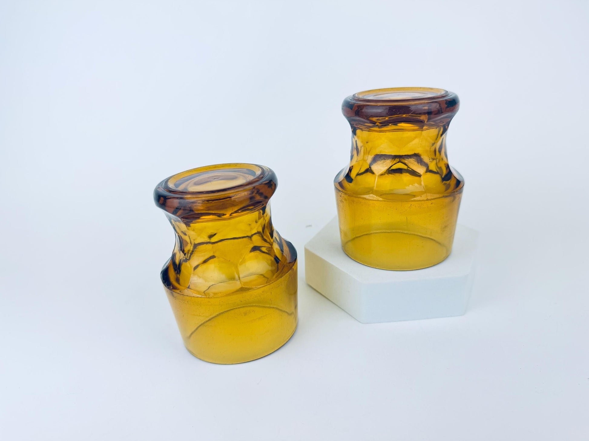 Product image for 'vintage amber chiselled heavy glass tumblers set of 2 mid century modern barware' (view 3d1bc1)