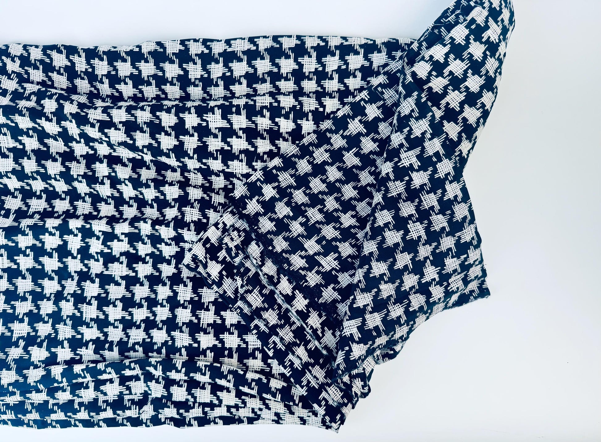 Product image for 'vintage black beige abstract sketch houndstooth polyester fabric 60 x 100' (view 317bc0)