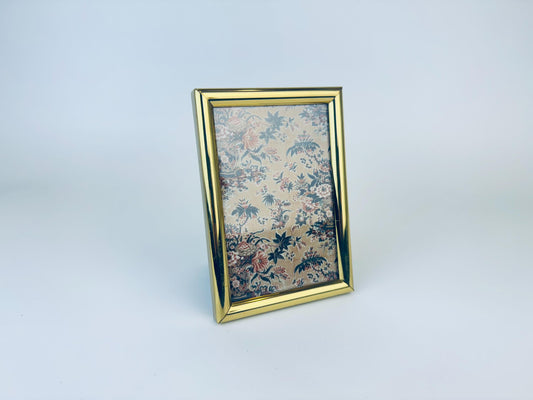 Product image for 'vintage solid brass gold 3 x 4 5 tabletop picture frame made in korea' (view 8869d1)