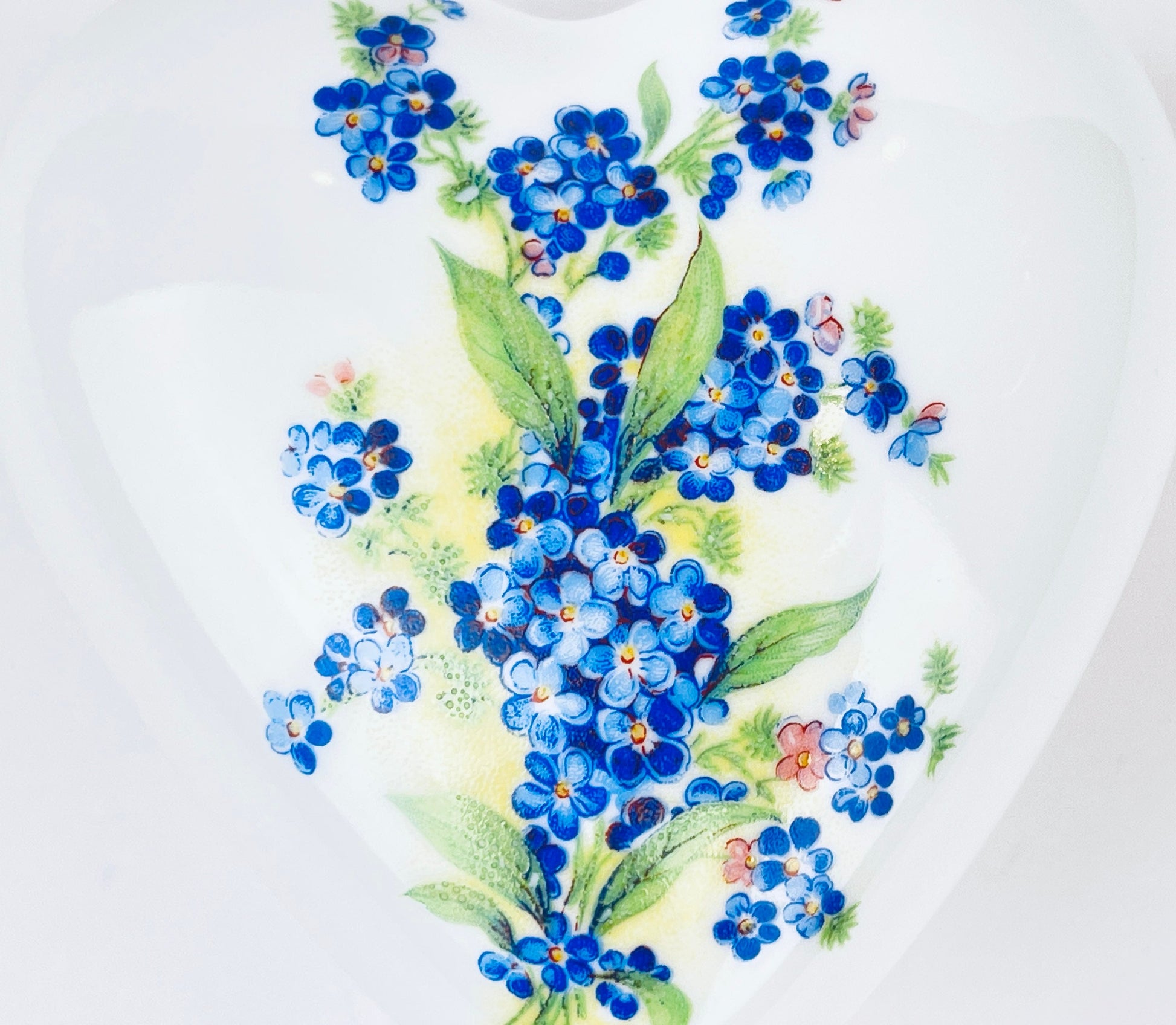 Product image for 'vintage ceramic heart ring dish trinket jar floral front pattern 24 k gold made in western germany bavaria' (view 60541f)
