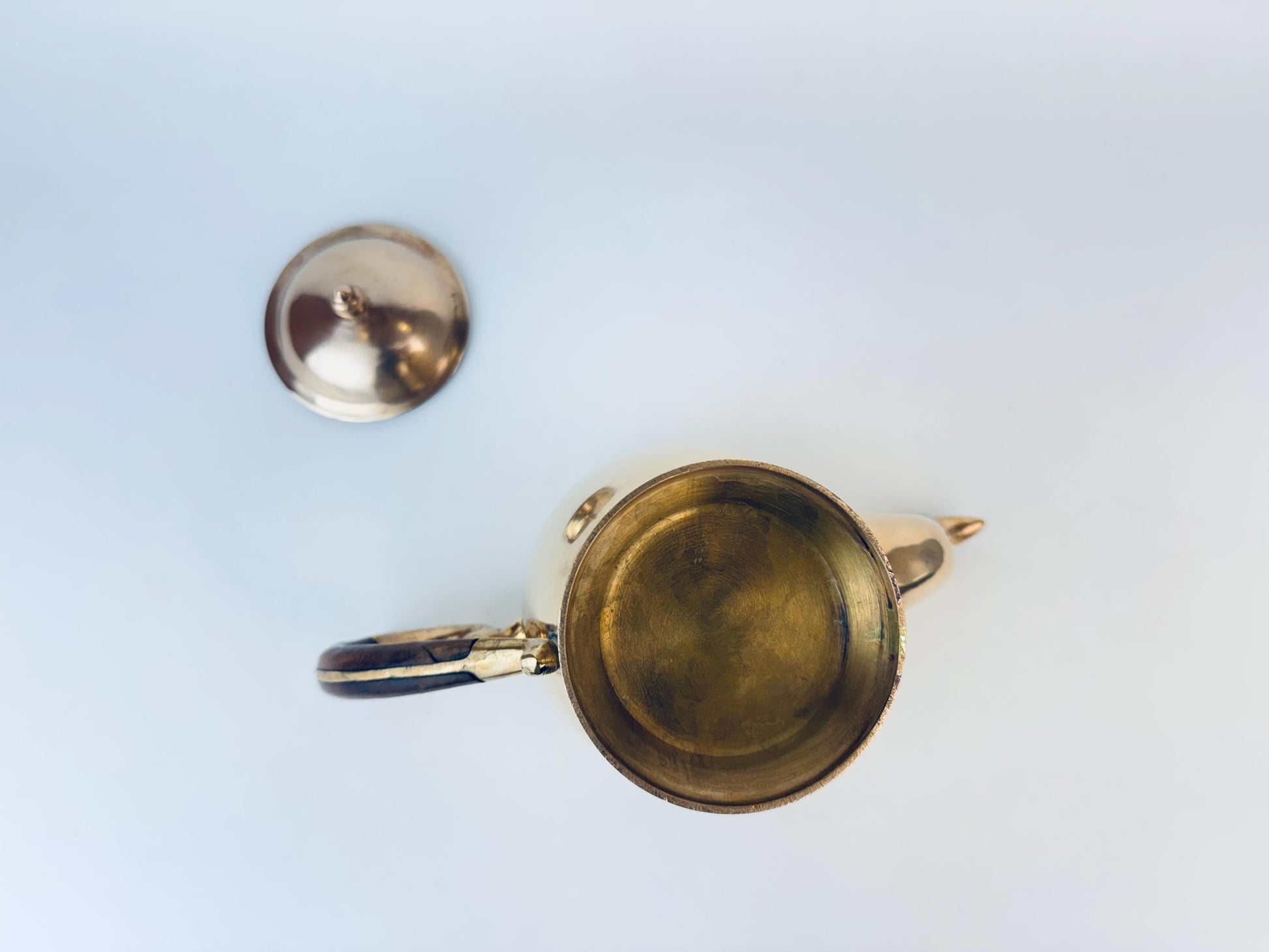 Product image for 'vintage solid brass wood handle teapot kettle' (view 3295eb)