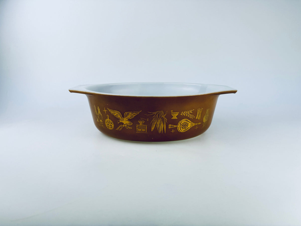 Product image for 'vintage early american pyrex white milk glass casserole dish 043 1 1 2 qt 1 42 litre early canadian' (view c390e3)