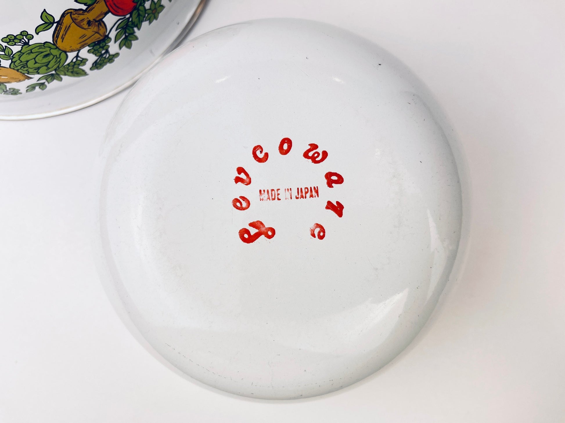 Product image for 'vintage levcoware enamelled nesting mixing bowls vegetable pattern set of two 2' (view 5de4b7)