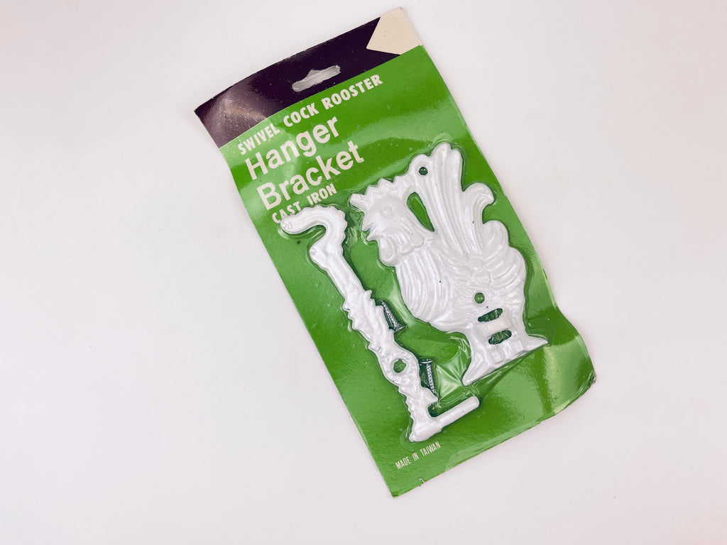 Product image for 'vintage white cast iron gold rooster swivel wall hanger bracket new old stock nos' (view 099980)