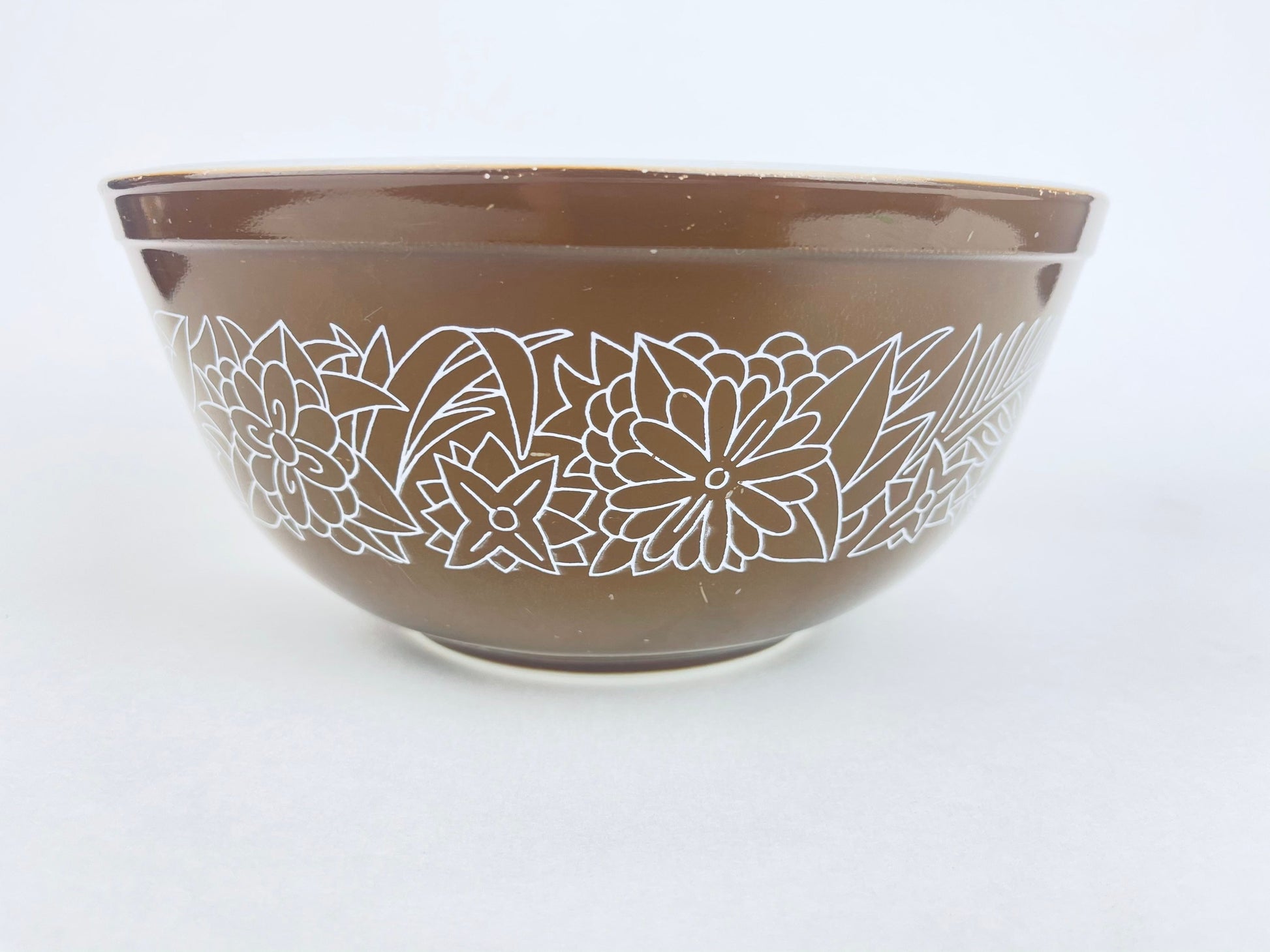 Product image for 'vintage woodland pyrex mixing bowl 403 2 1 2 l 2 1 2 qt' (view 1c53d5)