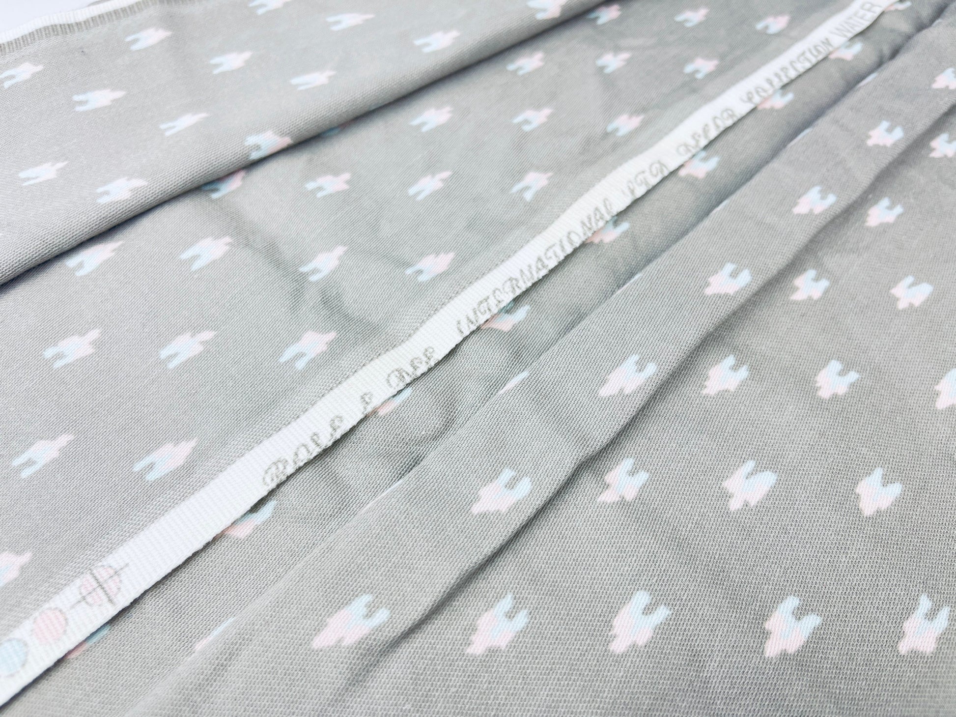 Product image for 'vintage 1990s grey pink blue southwest fabric 44 x 53 water repellent stain resistant' (view 6ffa5b)