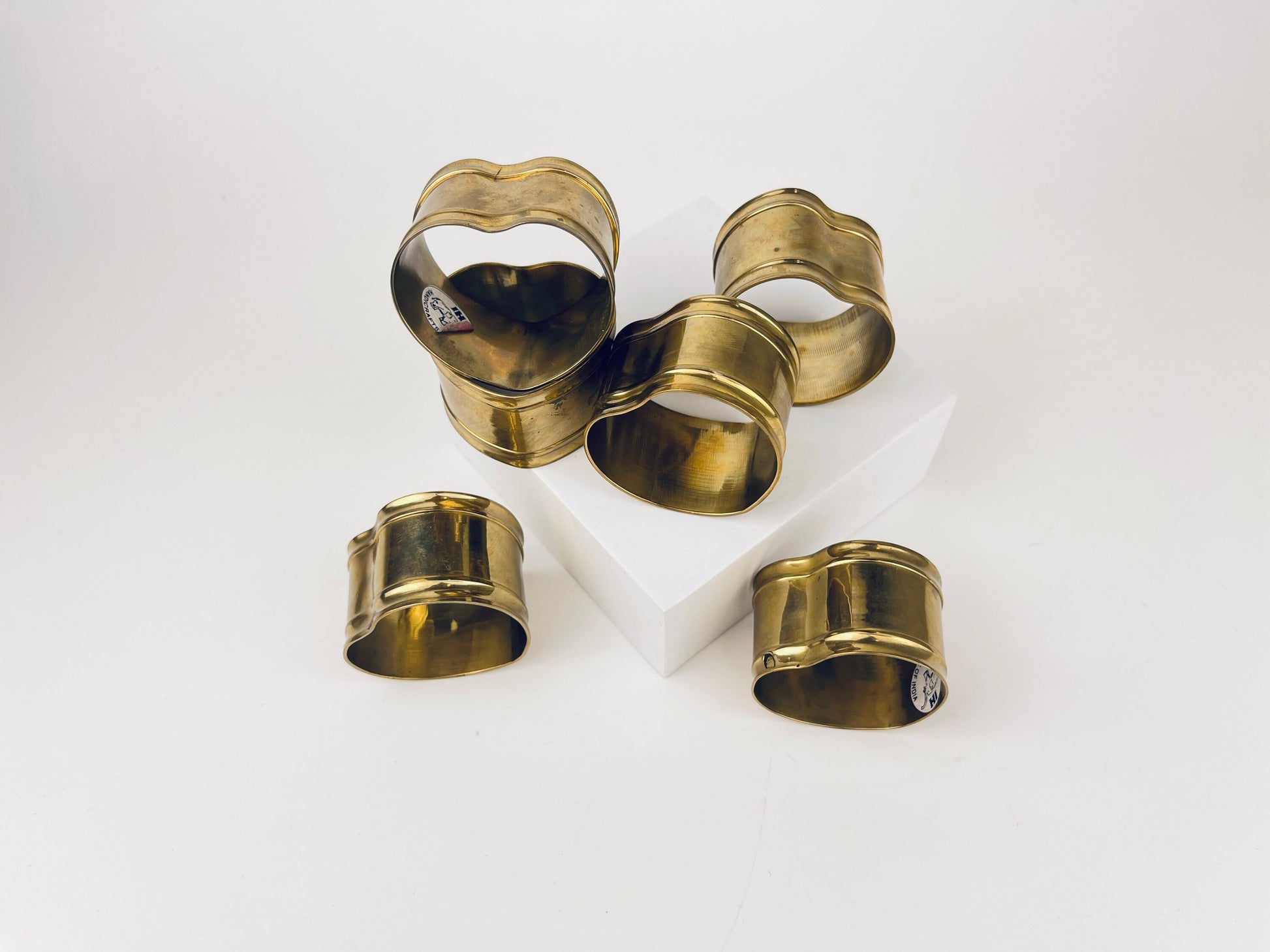 Product image for 'vintage brass heart shaped napkin ring holders set of six 6 attractive aged patina' (view 2cc5df)