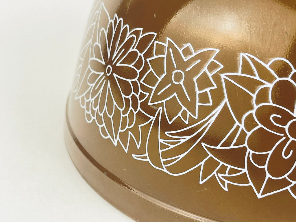 Product image for 'vintage woodland pyrex mixing bowl 403 2 1 2 l 2 1 2 qt' (view 6d820f)