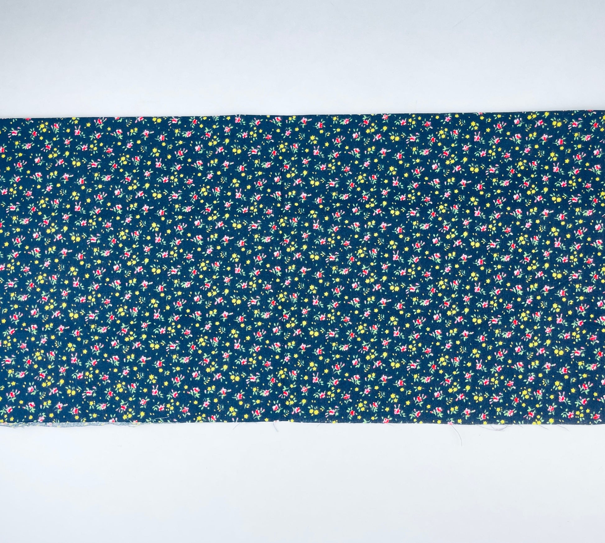 Product image for 'vintage black yellow pink floral fabric fat quarter 18 x 22' (view e57521)