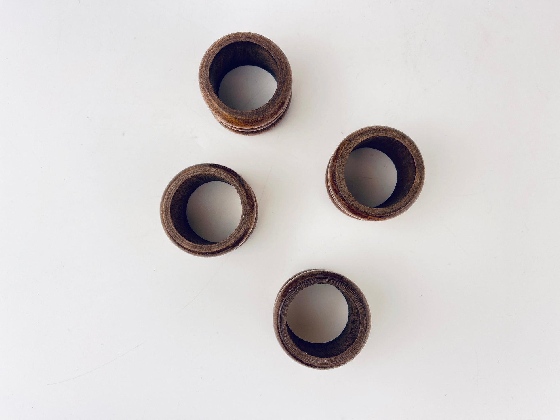 Product image for 'vintage round ribbed wood napkin ring holders set of four 4' (view 3469c9)