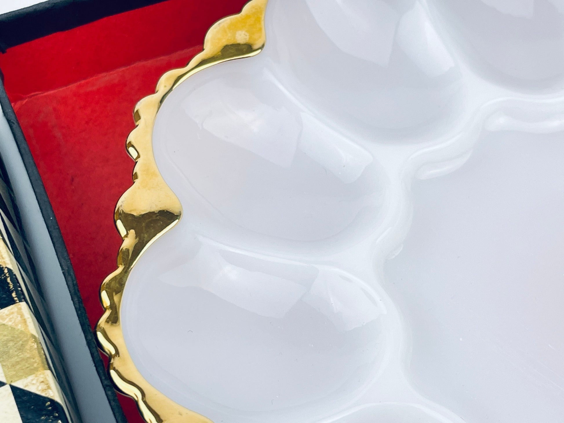 Product image for 'vintage devilled egg plate anchor hocking white milk glass ruffled scalloped gold rimmed edge' (view 142375)