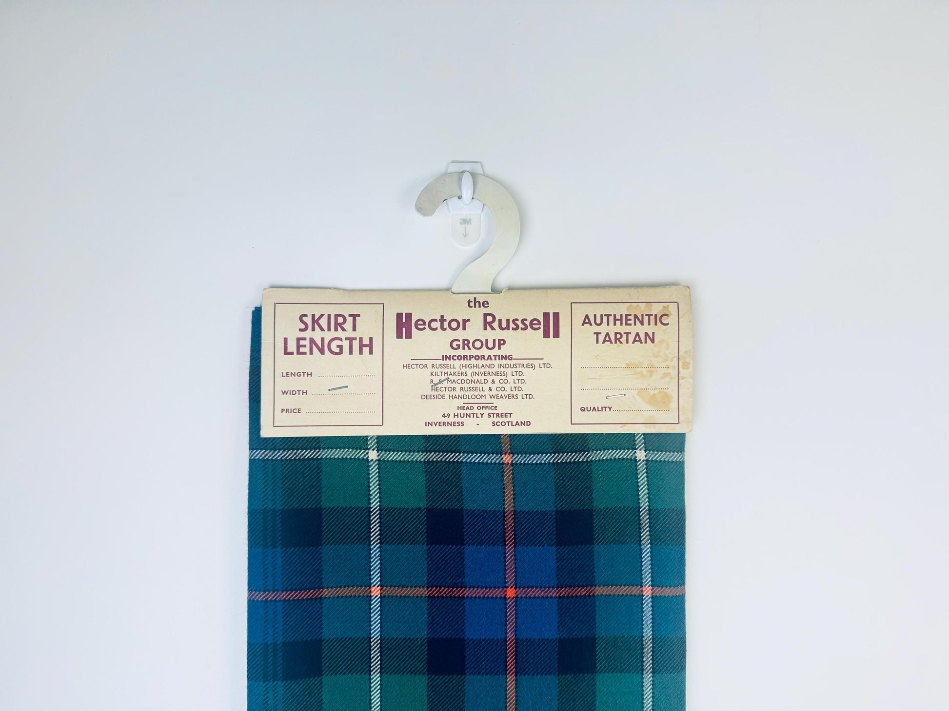 Product image for 'vintage authentic tartan plaid wool kilt fabric made in scotland the hector russell group' (view 9dbbd8)