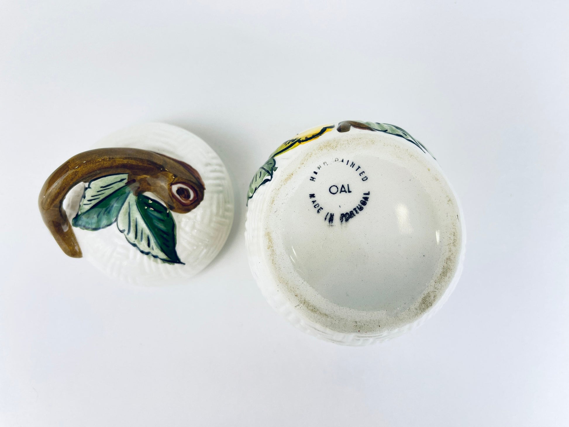 Product image for 'vintage majolica style lemon jar hand painted oal portugal salt sugar or honey pot' (view 7857f0)