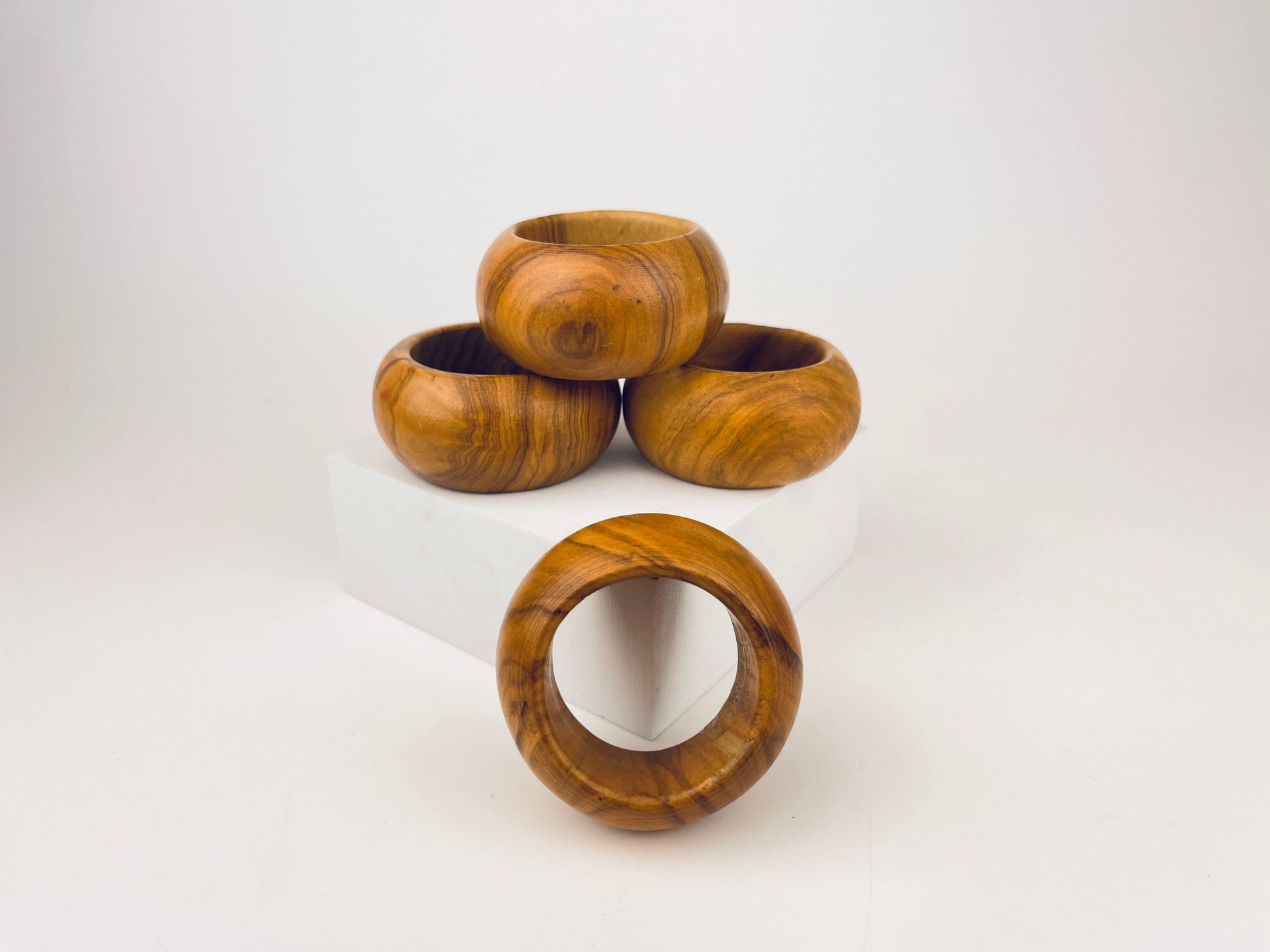 Product image for 'vintage 1970s round wooden napkin rings set of 4' (view b2cefd)