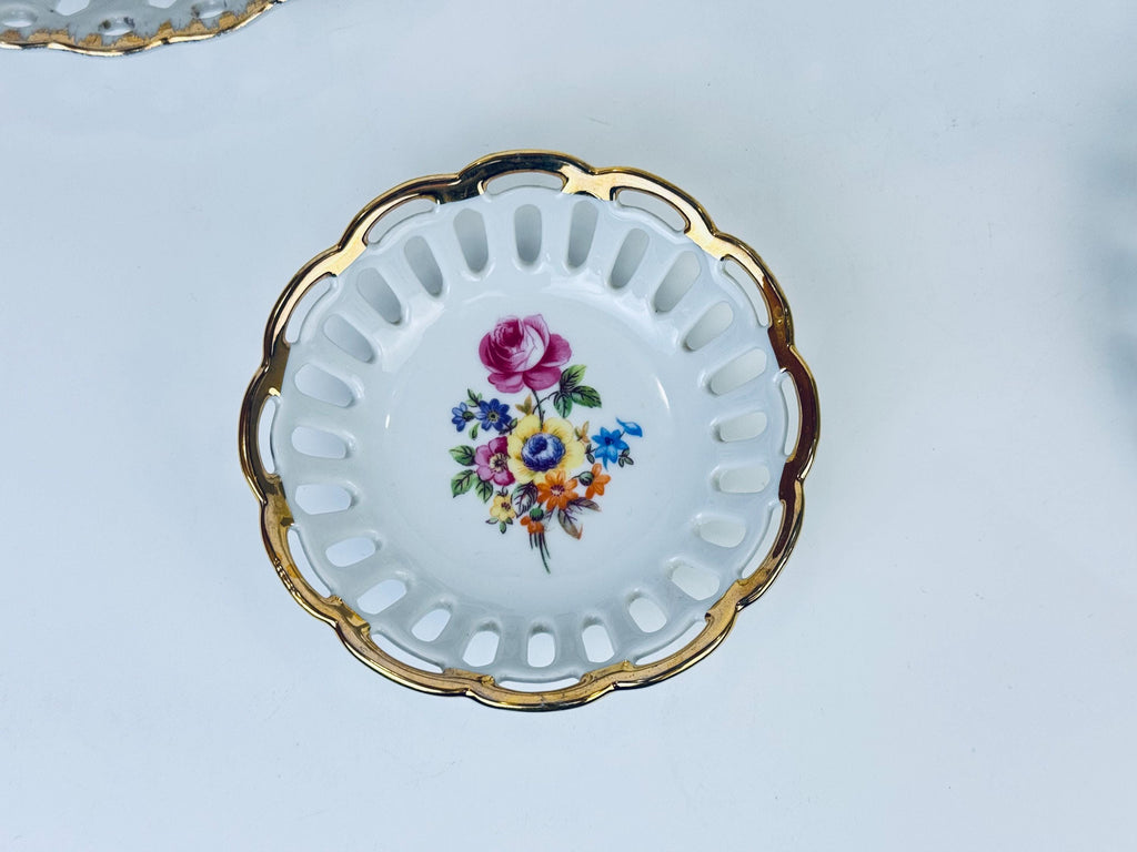 Product image for 'vintage scalloped white ceramic trinket dishes each sold separately' (view 927116)